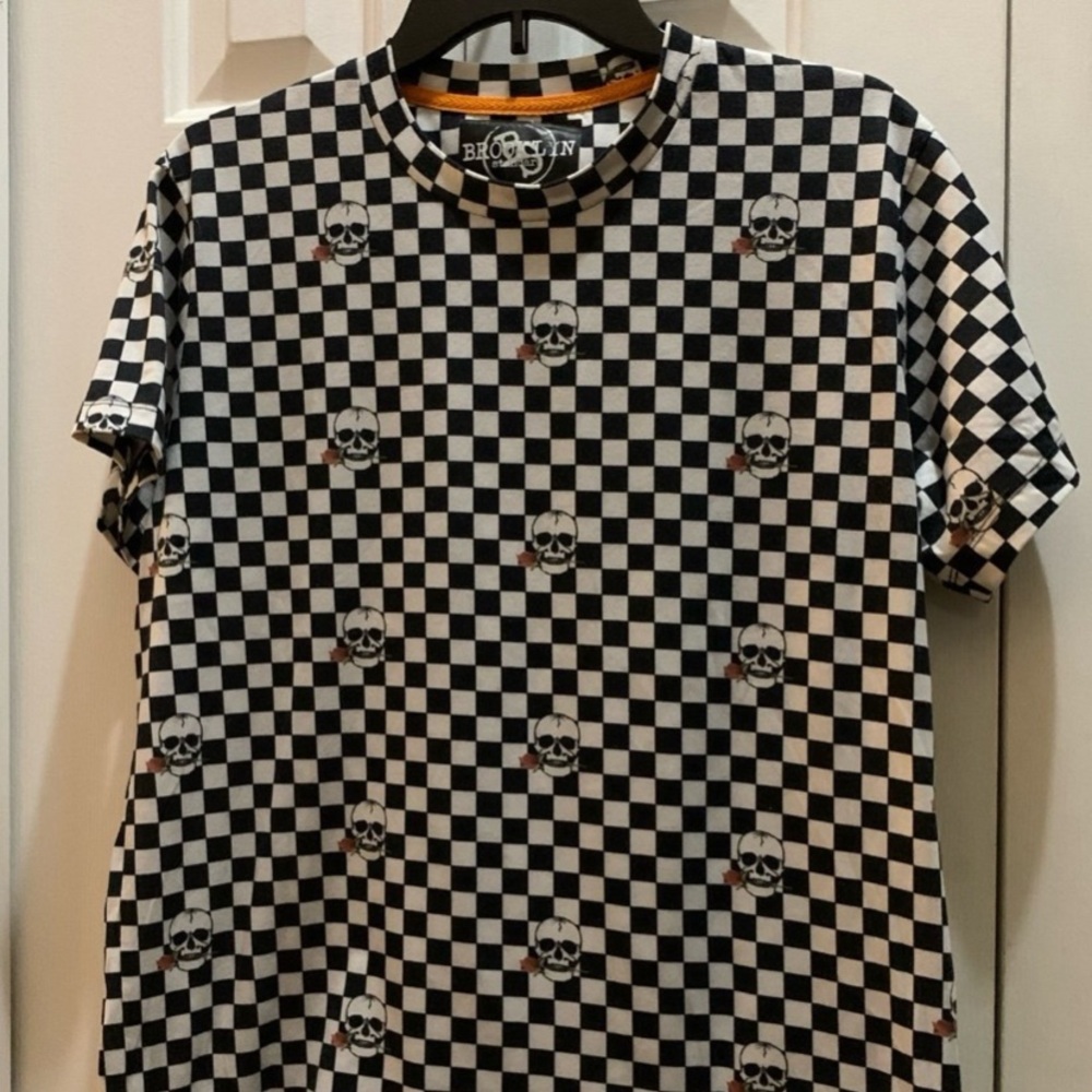 Men’s “Brooklyn Standard” Black & White with Skull Design Short Sleeves T-Shirt.